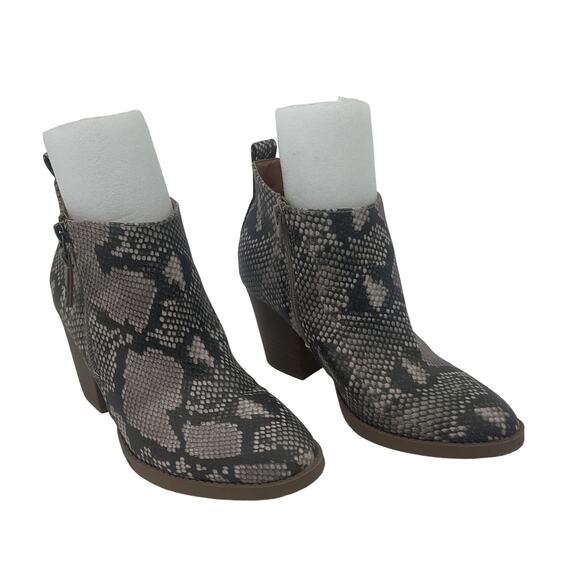 Universal Thread Shoes - Universal Thread Gray Snake Print Chelsea Boots Women's Size 8 Preowned
